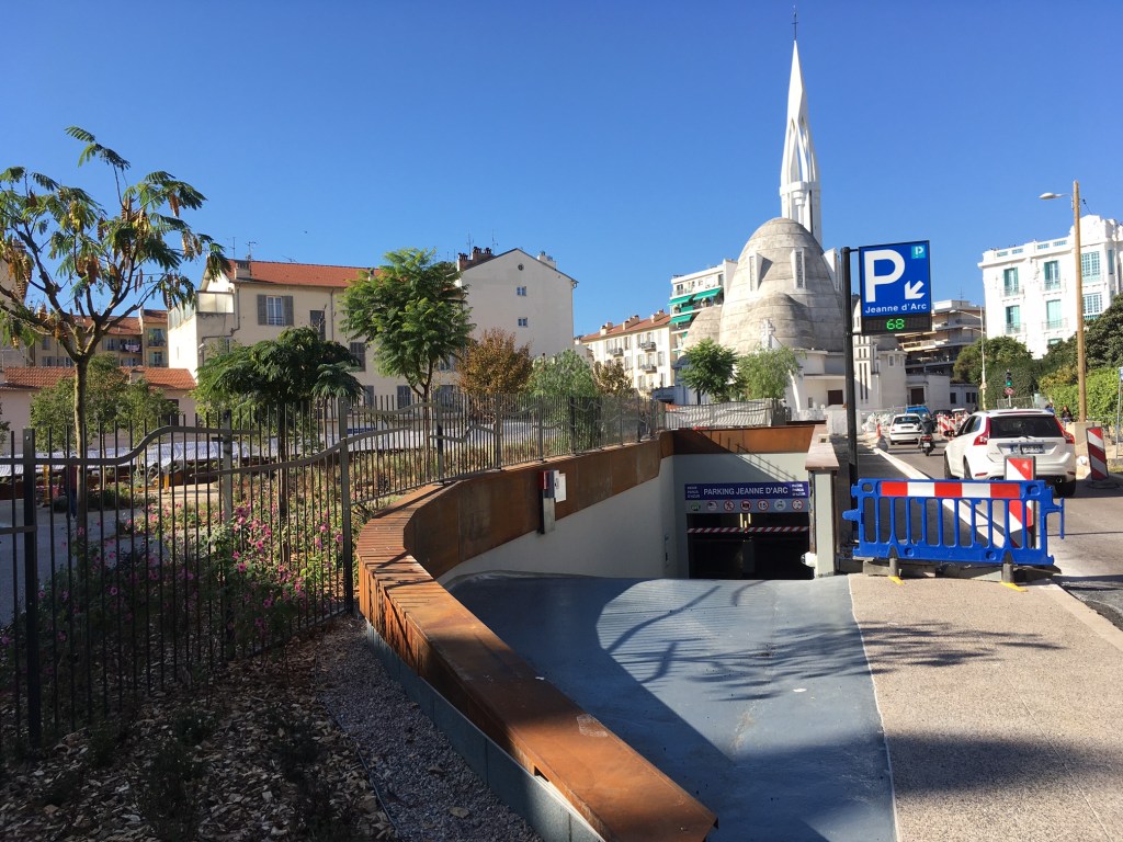 Parking-jardin à Nice : bagnole first !